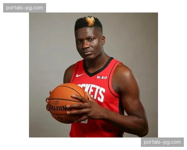 卡佩拉火箭战术价值凸显 单塔四射体系下护筐与篮板保护关键 卡佩拉火箭战术价值凸显 单塔四射体系下护筐与篮板保护关键